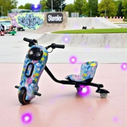 صورة سكوتر ميني دريفت الكهربائي بتصميم الفضاء والنجوم